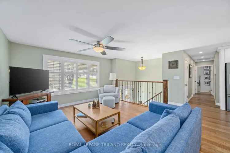 Lake Valley Grove Gem: 3+2 Bedroom Home with Pool