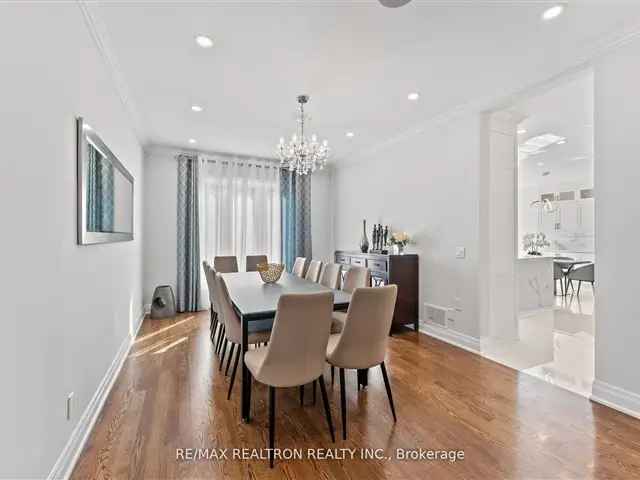 House For Sale in Vaughan, Ontario