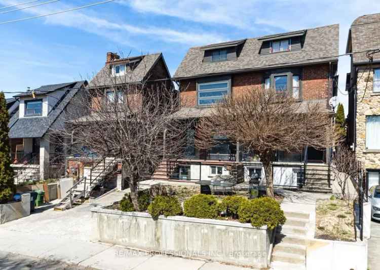 House For Sale in Toronto, Ontario