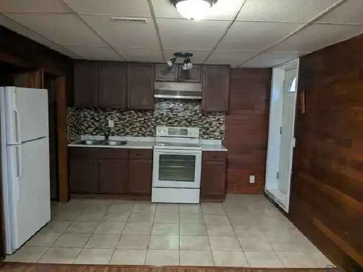 Basement Suite Rental 2 Bedroom Near Bus and School