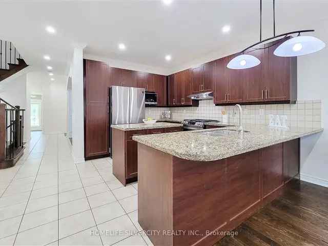 Townhouse For Sale in Oakville, Ontario