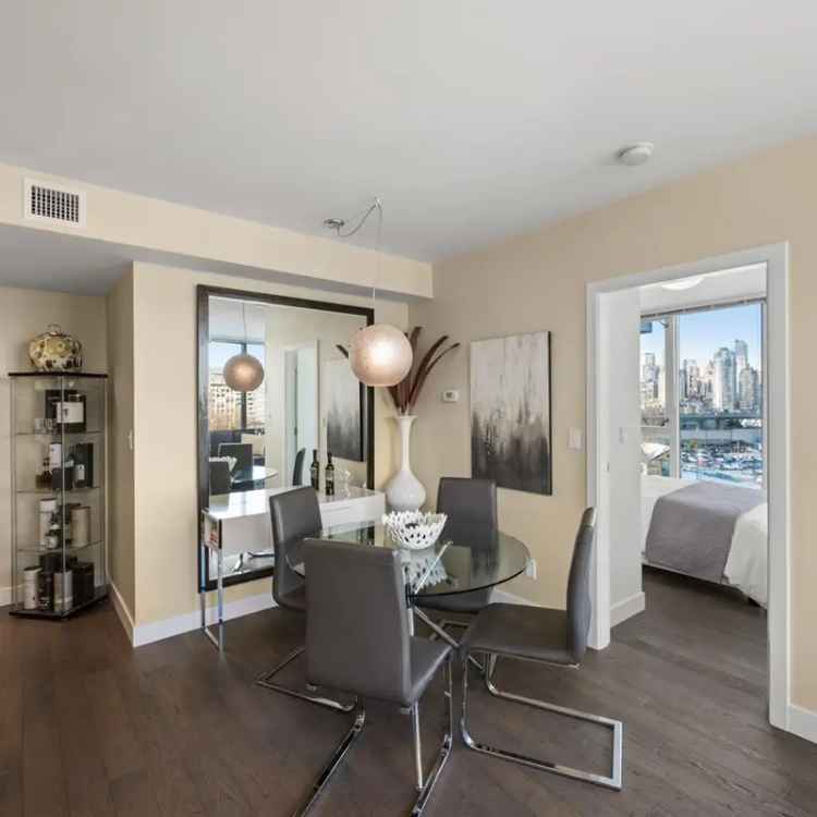 False Creek 2-Bedroom Corner Apartment with Stunning Views