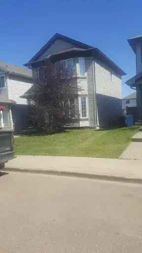 3 Bed 2.5 Bath House in Fort McMurray - Close to Amenities