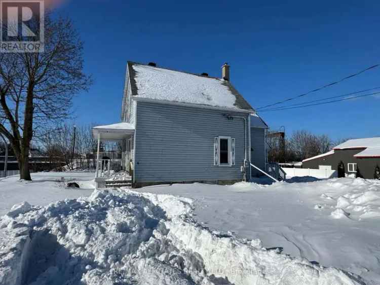 3 Bedroom 1.5 Storey Family Home Smiths Falls Oversized Lot