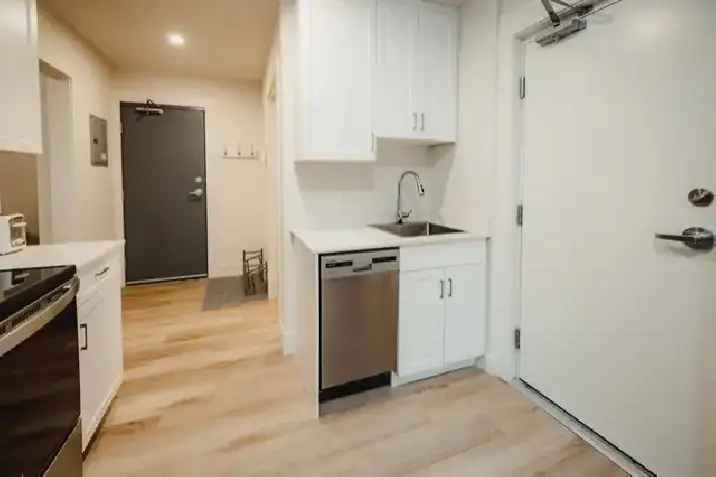 Rent Furnished Apartment in West Broadway with Modern Amenities