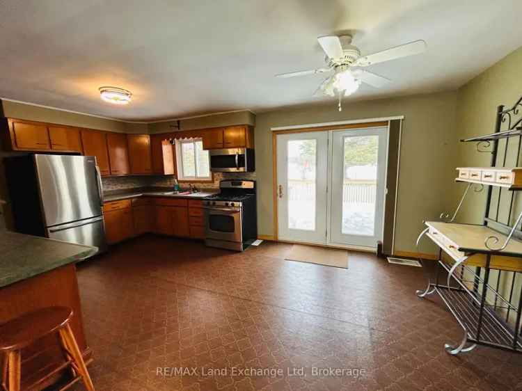 Spacious 3-Bedroom Bungalow with Workshop and Generator
