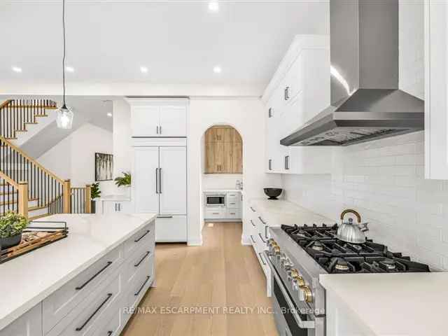 House For Sale in Hamilton, Ontario