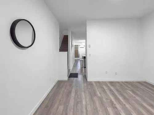 Surrey City Centre Townhouse 3 Bed 25 Bath Modern Updated Home