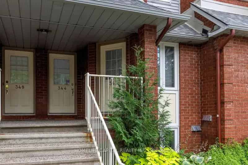 Bright Hunt Club Park Home 2 Bed 1.5 Bath Parking