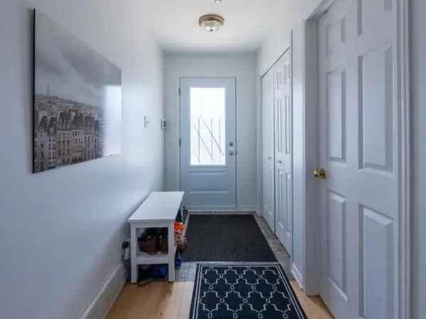 Renovated 3-Bedroom Bungalow 2 Bathrooms