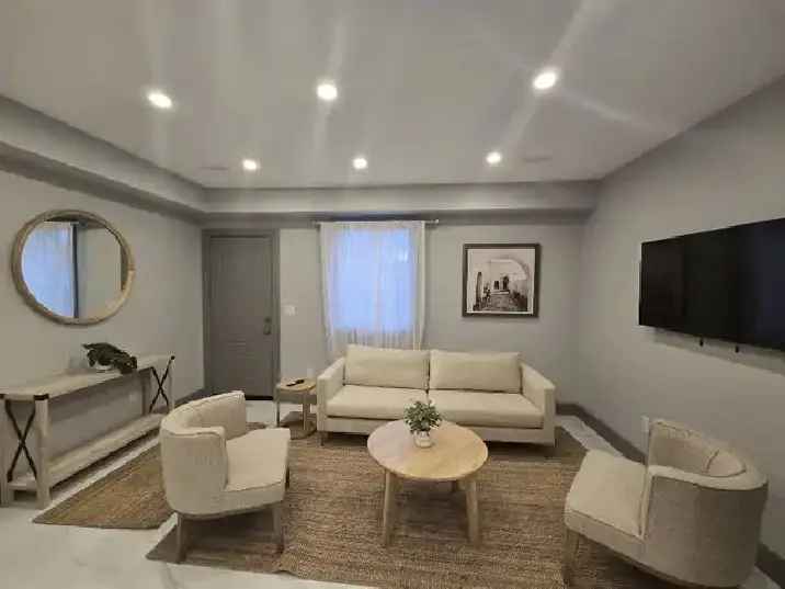 2 BRM Bloor Dufferin Apartment with Backyard