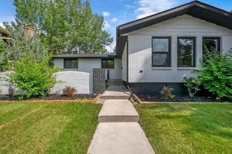 House For Sale in Calgary, Alberta