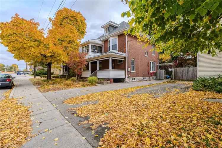 House For Sale in Brantford, Ontario