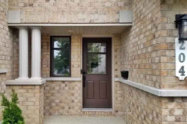 3 Bedroom Townhome in Stonebridge Barrhaven - Newly Renovated