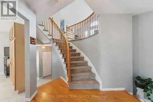 3 Bed 2.5 Bath Family Home in Stonebridge Ottawa
