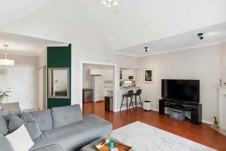 Adlington Court Penthouse: 2 Bed 2 Bath Condo with 2 Balconies