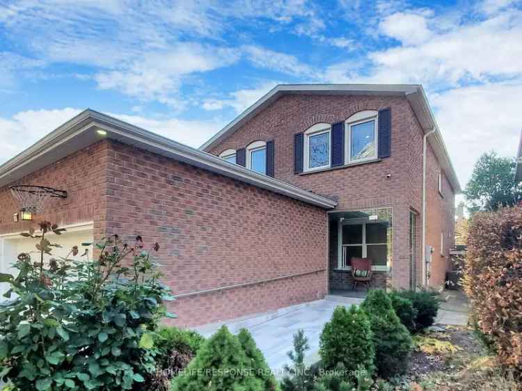 House For Sale in Mississauga, Ontario