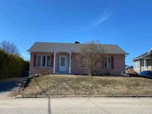 Family Bungalow near Park and Downtown