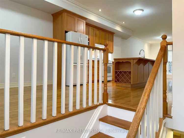 Short Term Lease Elegant Townhouse with Terraces in Dufferin Grove