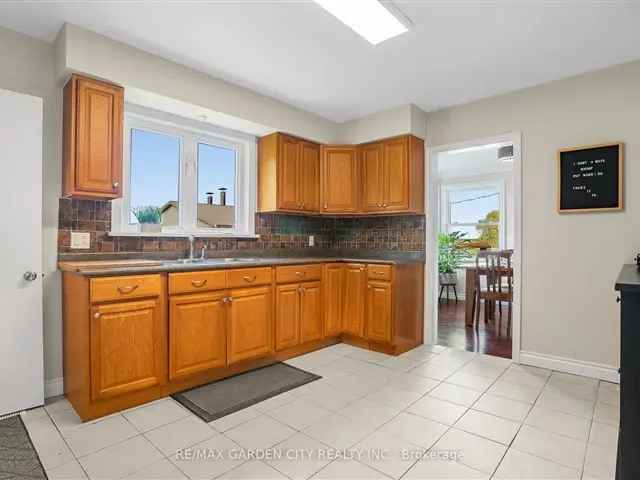 House For Sale in Grimsby, Ontario