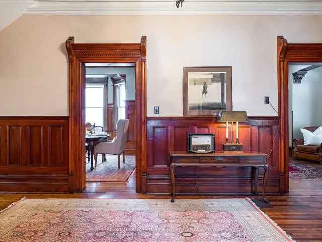 1890s Victorian Manor Elmvale Waterfront 5 Bedrooms 2 Bathrooms