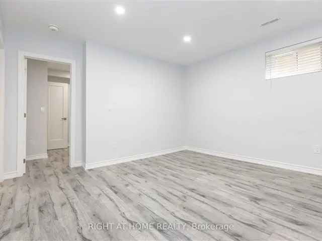 Newly Renovated 2 Bedroom Suite in Jane Heights