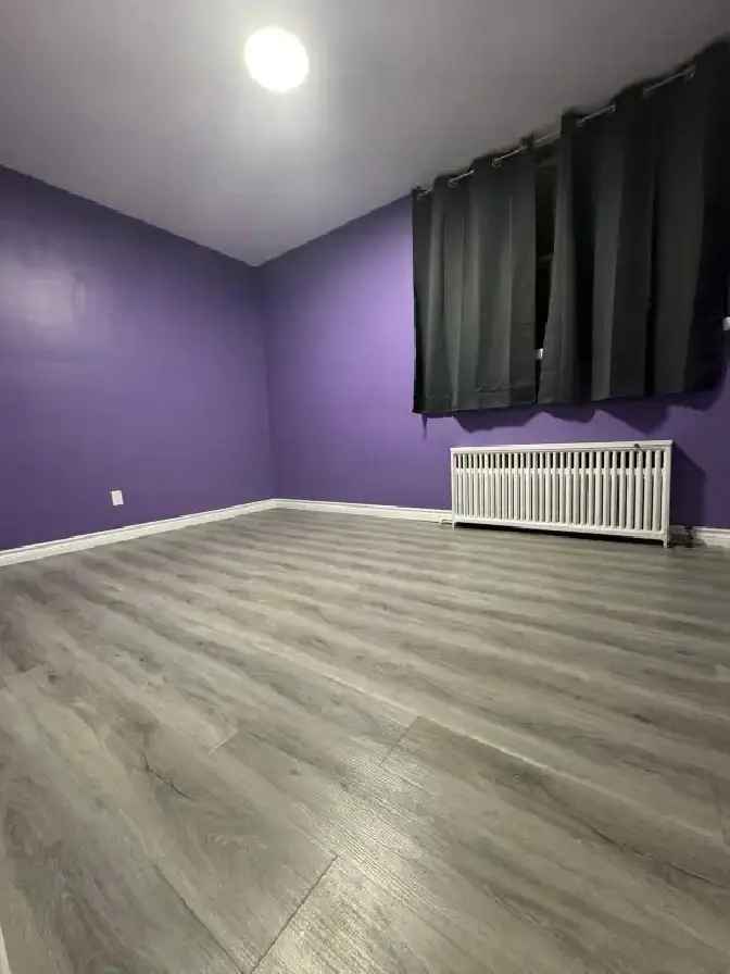 Rent Room in North York for Young Professionals with Amenities