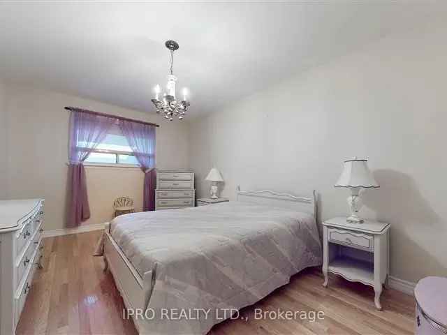 House For Sale in Vaughan, Ontario