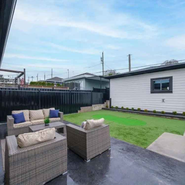 Duplex for sale in Renfrew with backyard and modern features