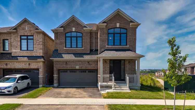 Luxury 5-Bedroom Home in South Barrie with Private Greenspace