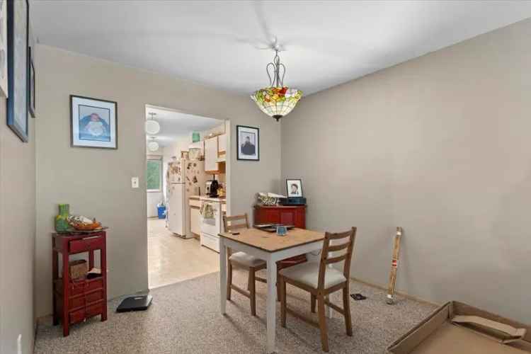 Duplex For Sale in Chilliwack, British Columbia