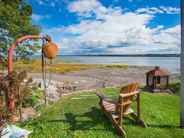Riverfront Ancestral Home 3BR 2BA Quebec North Shore