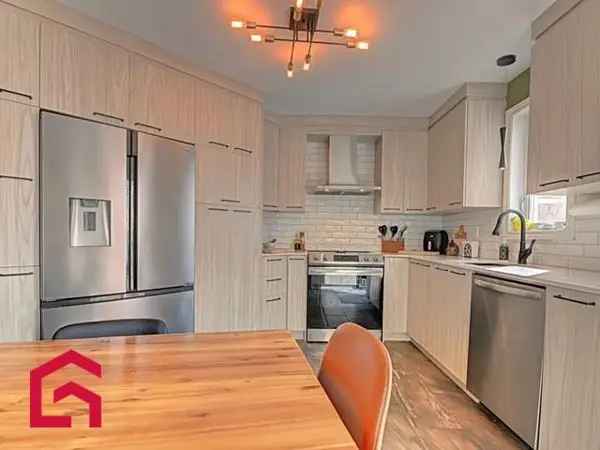 3-Bedroom Semi-Detached House with Renovated Kitchen and Pool