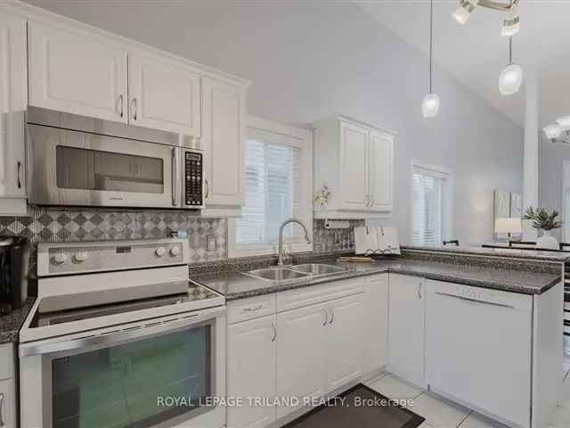 House For Sale in St. Thomas, Ontario