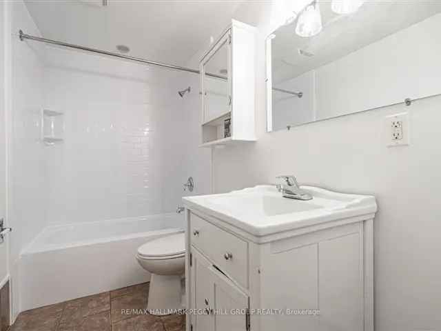 House For Sale in Barrie, Ontario