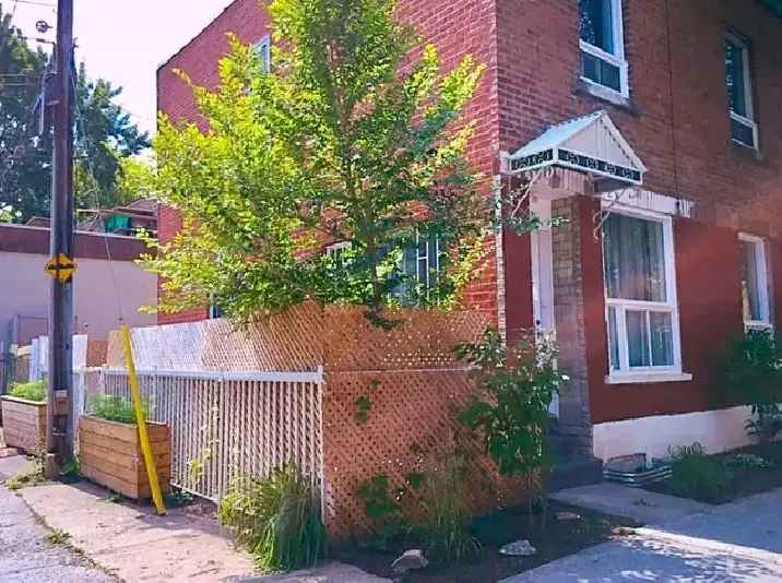 Rosemont 2 Bedroom Renovated Condo Style Apartment