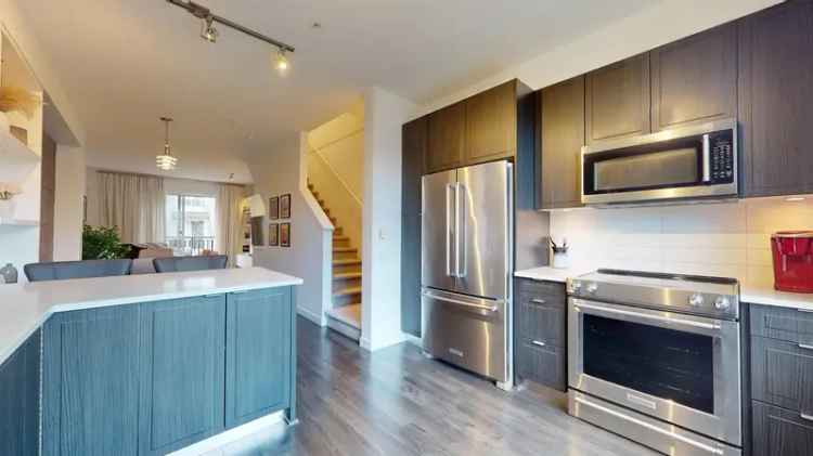 A $929,500.00 Townhouse with 3 bedrooms in Riverwood, Port Coquitlam