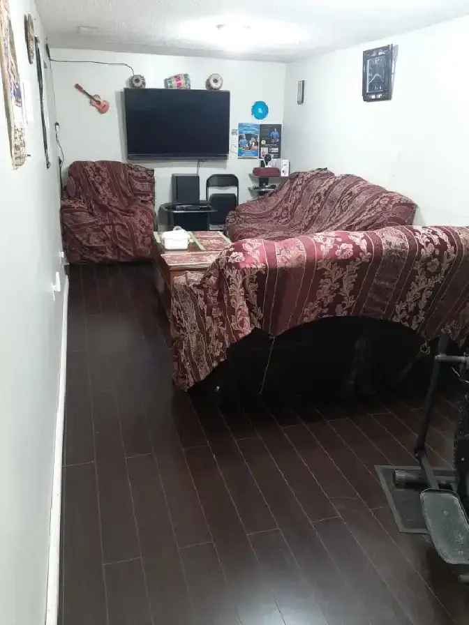 SHARED ROOM FOR RENT FOR A GIRL IN MALTON MISSISSAUGA.1647699626