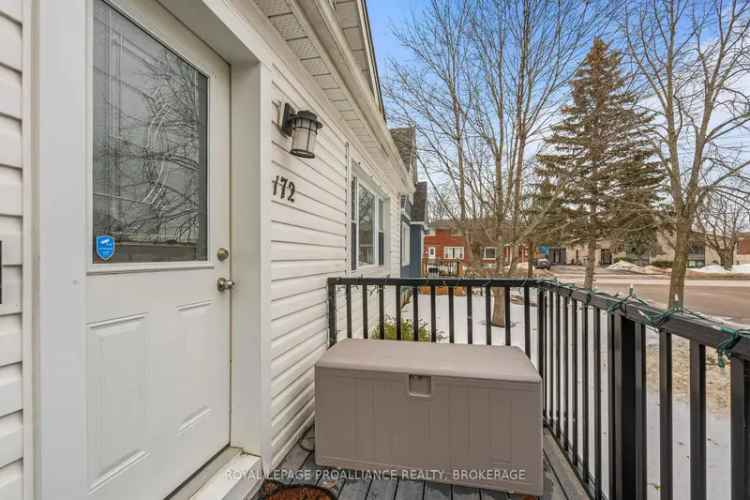 Charming 2+1 Bedroom Bungalow with In-Law Suite Near Queen's University