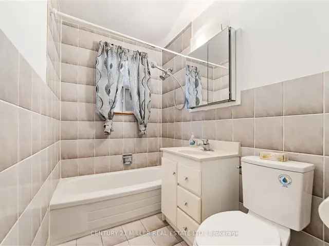 House For Sale in Mississauga, Ontario