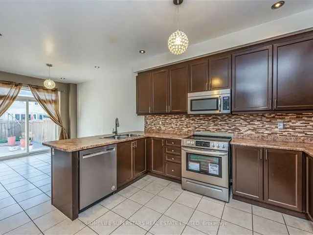 Gorgeous 4 Bedroom Home Large Lot Upgraded Open Concept