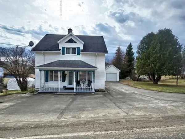One and a Half Storey House for Sale Three Bedrooms Two Baths