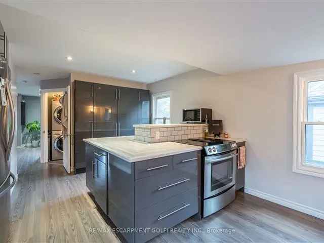 Duplex For Sale in St. Catharines, Ontario