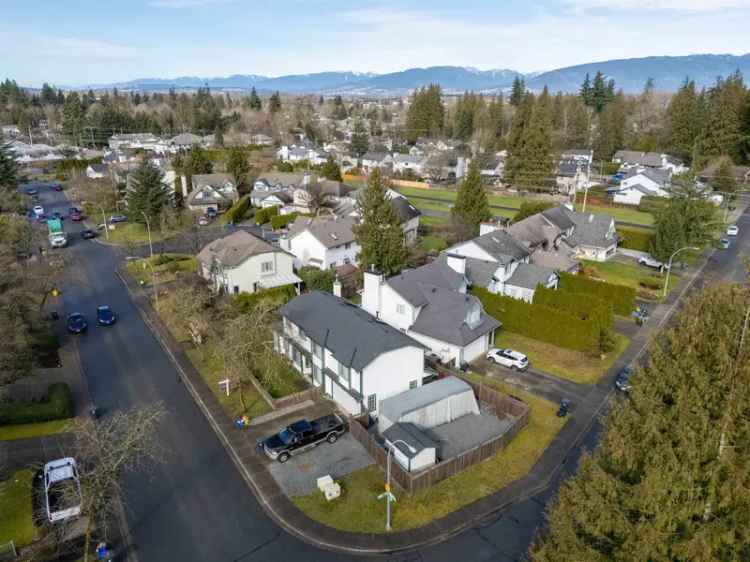 4 Bed 2.5 Bath Home in Walnut Grove