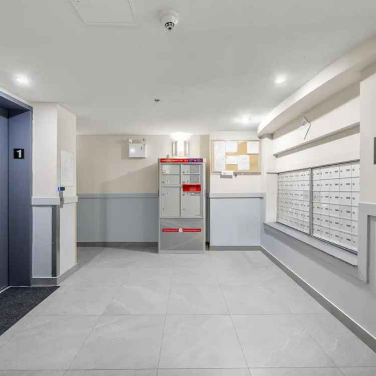 1 Bed + Den Apartment Near Skytrain and Metrotown