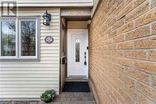 Spacious 5-Bedroom Townhome in Lorne Park Mississauga