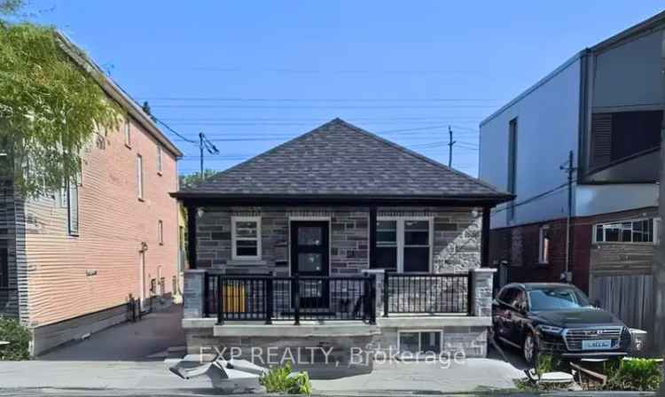 House For Sale in Toronto, Ontario