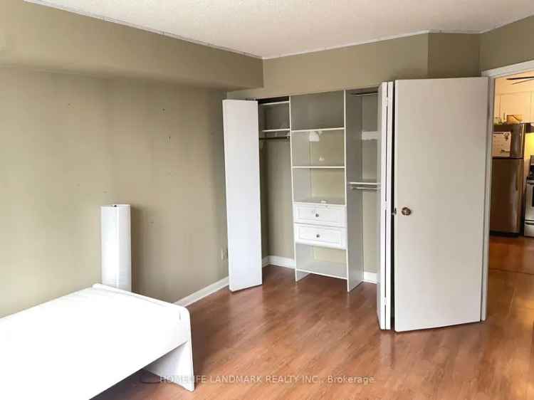 Lease Bedroom in Den with Shared Kitchen and Bathroom Near Universities