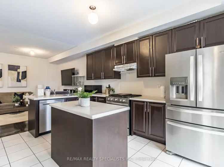 Townhouse For Sale in 171, Advance Boulevard, Brampton, Ontario