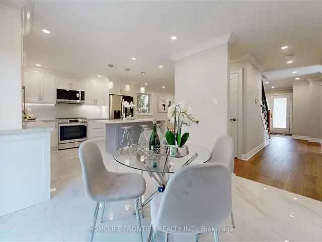 House For Sale in Oakville, Ontario